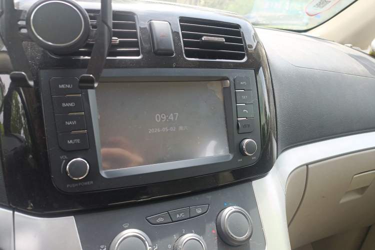 Used GAC Gonow Starry 2013 1.5L Seven-Seater Luxury Model Audio And AC Panel