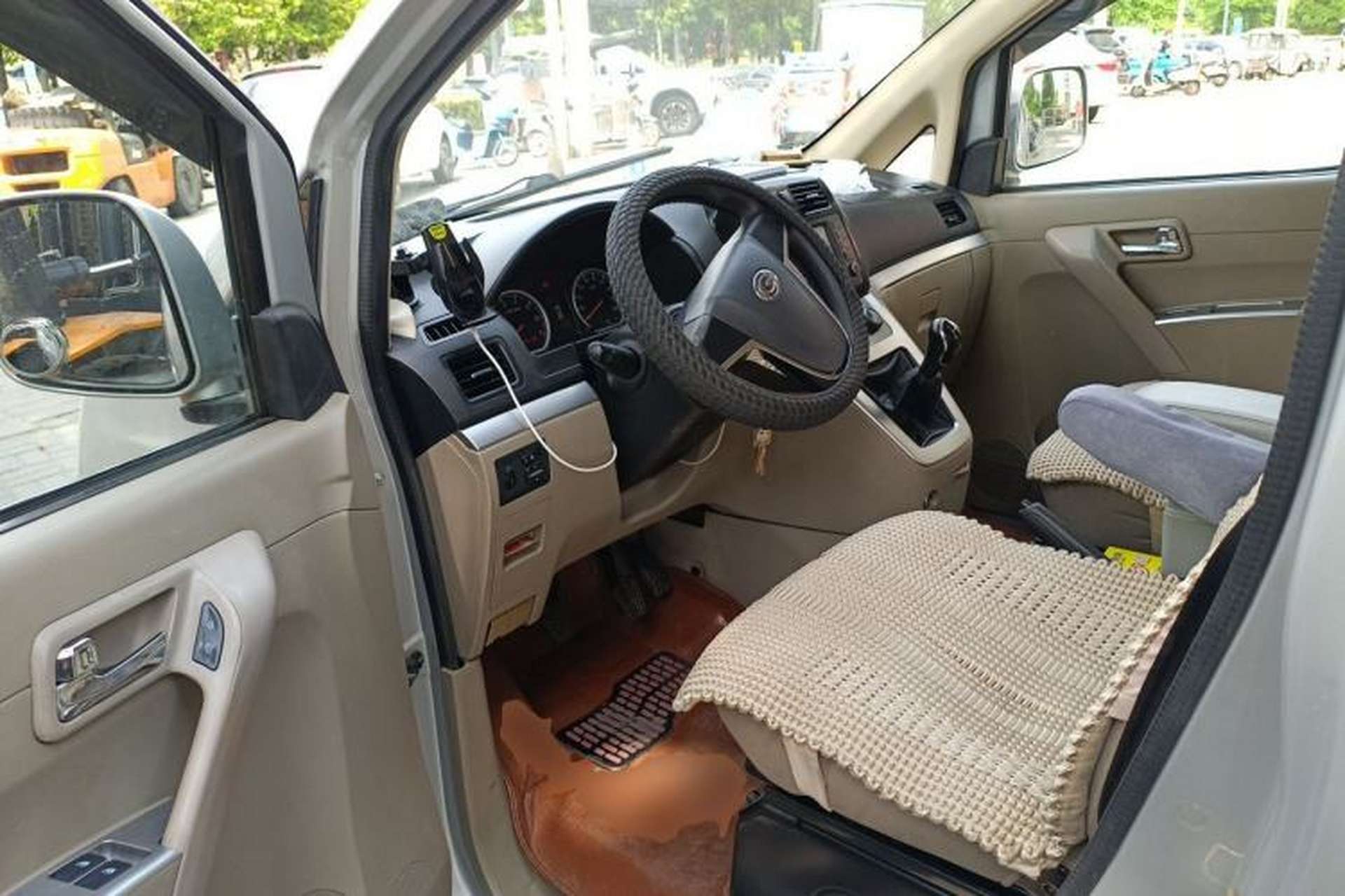 Used GAC Gonow Starry 2013 1.5L Seven-Seater Luxury Model Driver Seat