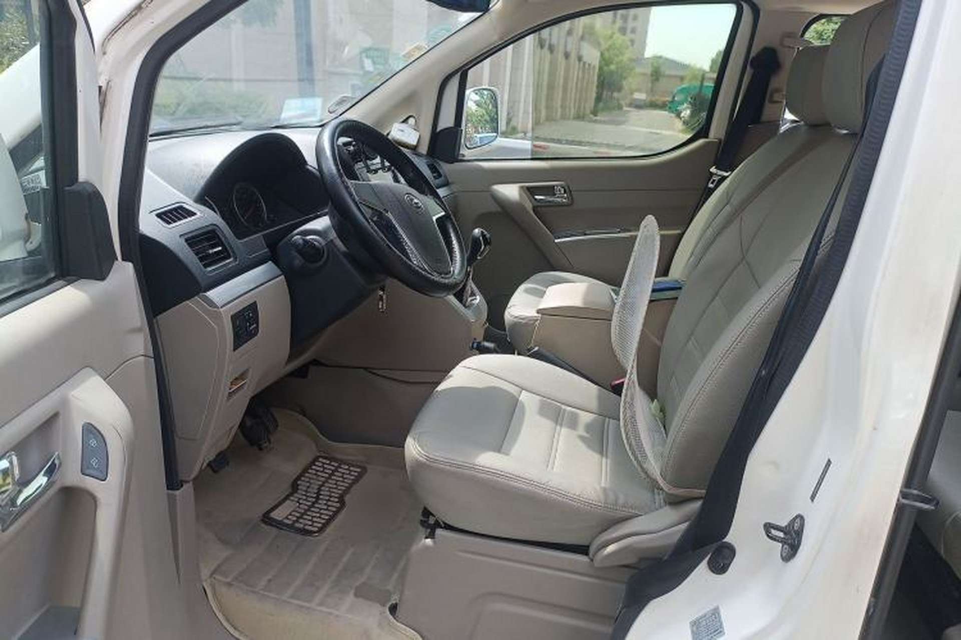 Used GAC Gonow Starry 2013 1.5L Seven-Seater Luxury Model Driver Seat