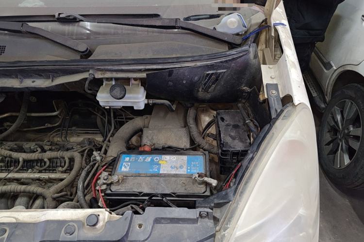 Used GAC Gonow Starry 2013 1.5L Seven-Seater Supreme Model Engine Bay Left