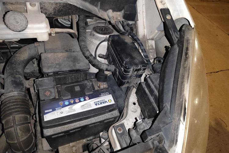 Used GAC Gonow Starry 2013 1.5L Seven-Seater Luxury Model Engine Bay Left