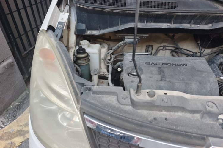 Used GAC Gonow Starry 2013 1.5L Seven-Seater Supreme Model Engine Bay Right