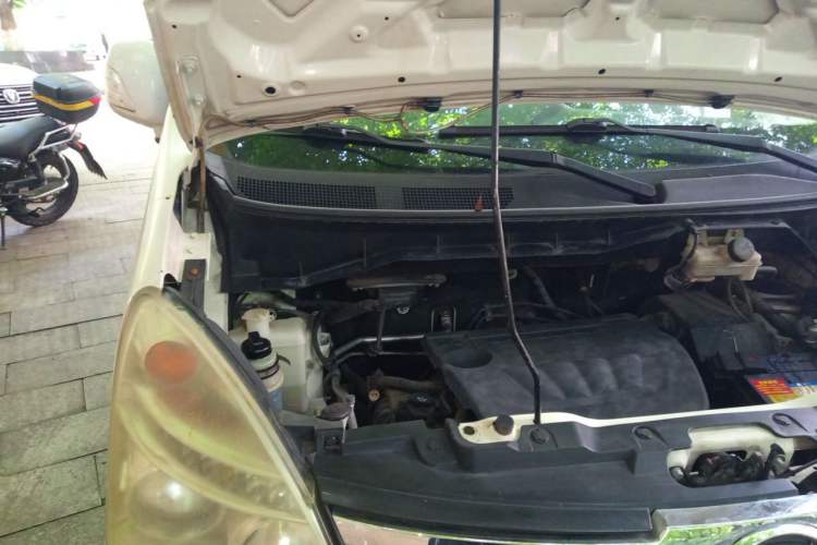Used GAC Gonow Starry 2013 1.5L Seven-Seater Luxury Model Engine Bay Right