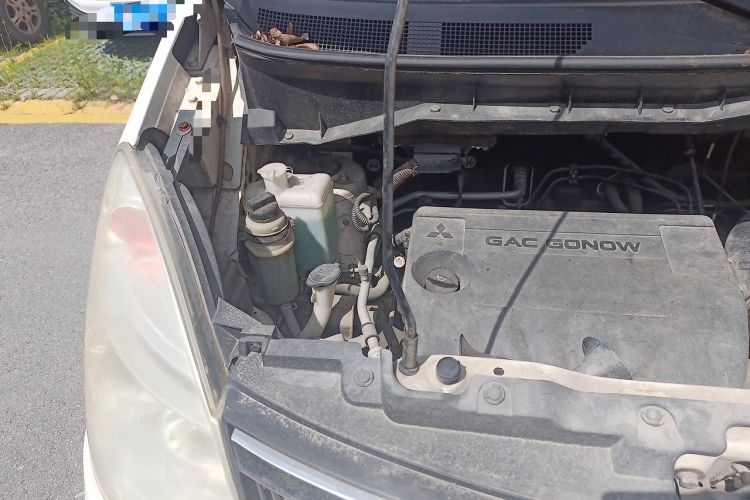 Used GAC Gonow Starry 2013 1.5L Seven-Seater Luxury Model Engine Bay Right