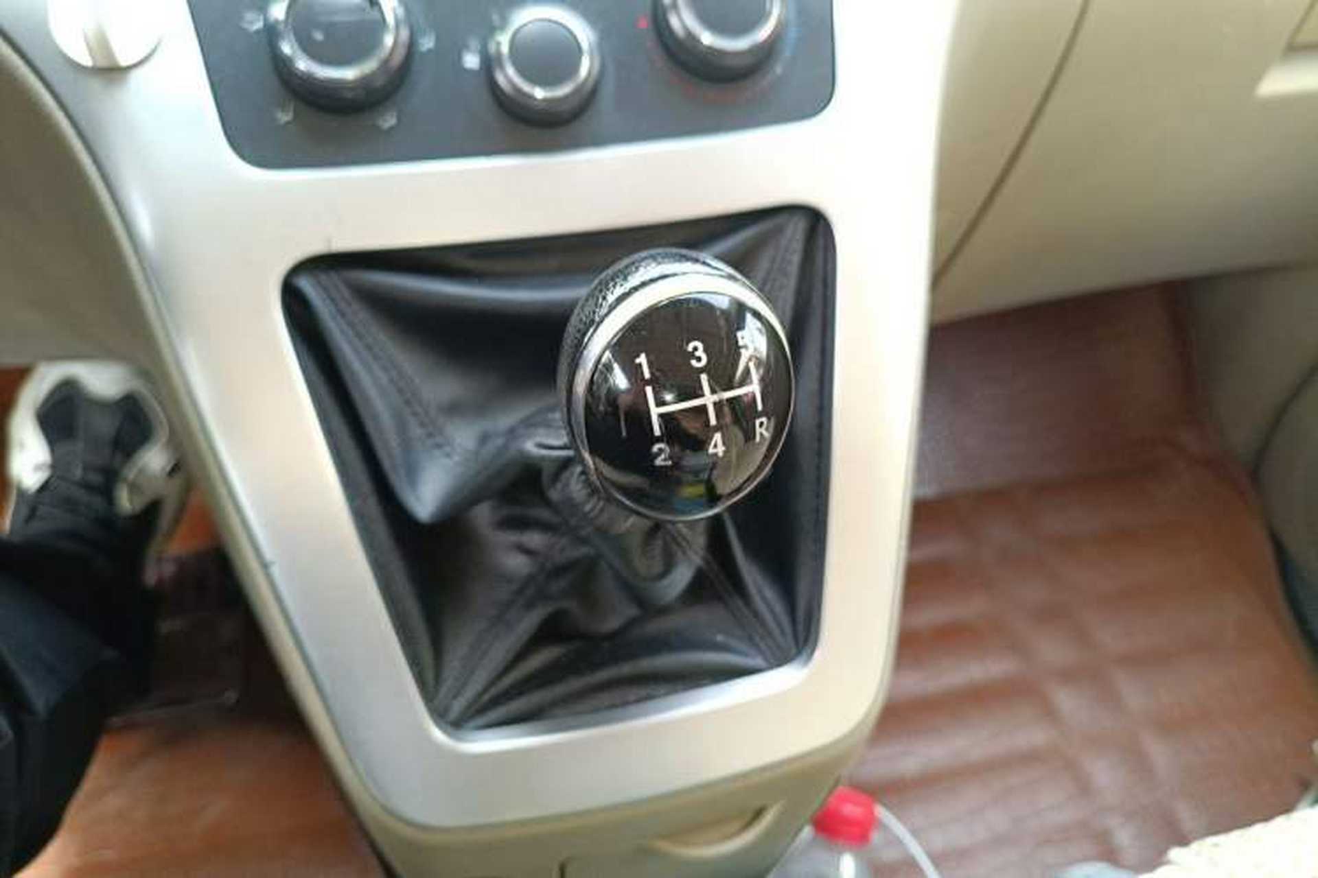 Used GAC Gonow Starry 2013 1.5L Seven-Seater Luxury Model Gear Lever