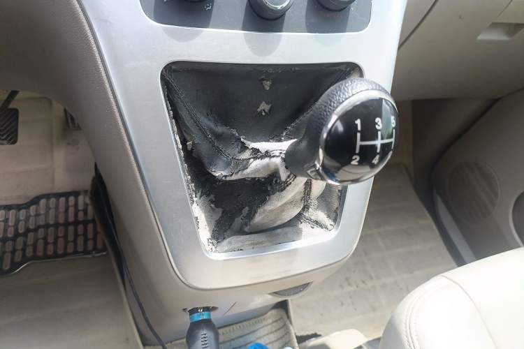 Used GAC Gonow Starry 2013 1.5L Seven-Seater Luxury Model Gear Lever