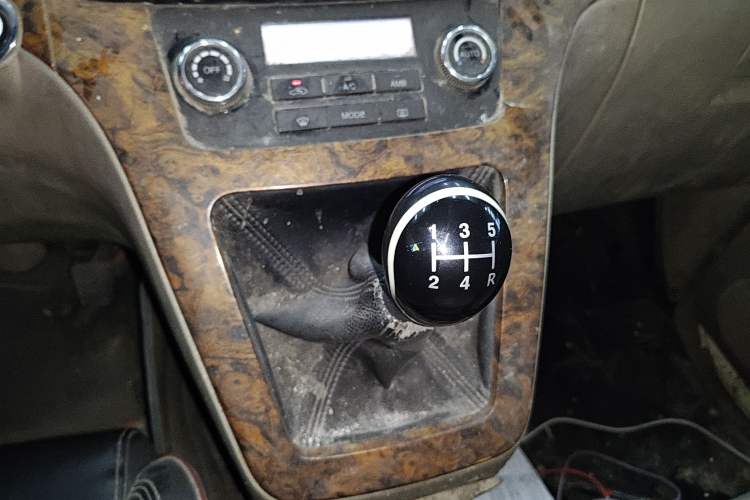 Used GAC Gonow Starry 2013 1.5L Seven-Seater Supreme Model Gear Lever