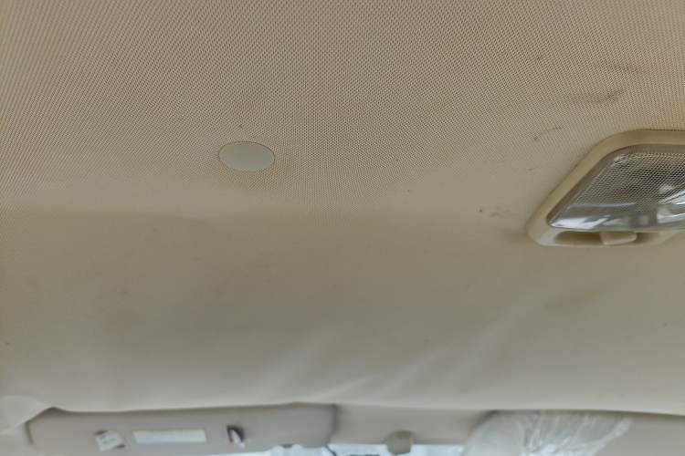 Used GAC Gonow Starry 2013 1.5L Seven-Seater Luxury Model Headliner