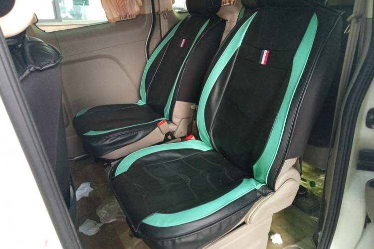 Used GAC Gonow Starry 2013 1.5L Seven-Seater Luxury Model Left Rear Seat