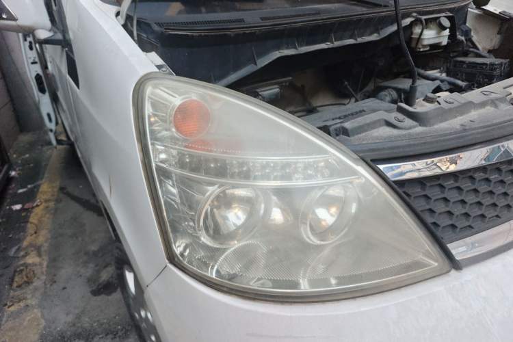 Used GAC Gonow Starry 2013 1.5L Seven-Seater Supreme Model Right Front Headlight