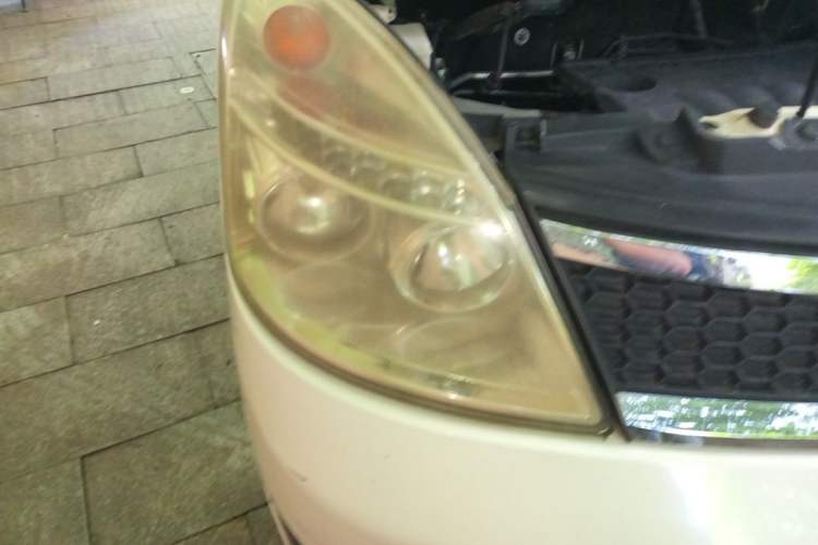 Used GAC Gonow Starry 2013 1.5L Seven-Seater Luxury Model Right Front Headlight
