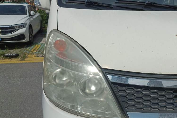 Used GAC Gonow Starry 2013 1.5L Seven-Seater Luxury Model Right Front Headlight