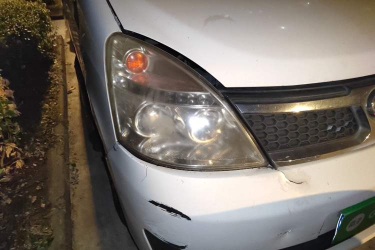 Used GAC Gonow Starry 2013 1.5L Seven-Seater Luxury Model Right Front Headlight