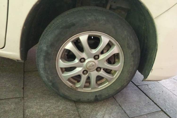 Used GAC Gonow Starry 2013 1.5L Seven-Seater Luxury Model Right Front Wheel Hub