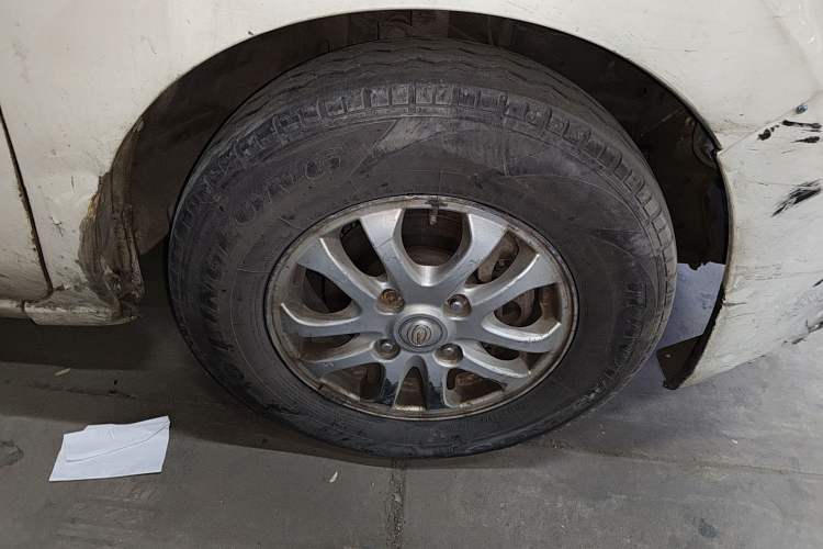 Used GAC Gonow Starry 2013 1.5L Seven-Seater Supreme Model Right Front Wheel Hub