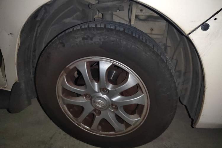 Used GAC Gonow Starry 2013 1.5L Seven-Seater Luxury Model Right Front Wheel Hub