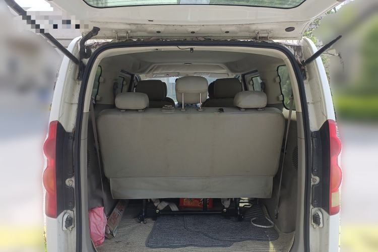 Used GAC Gonow Starry 2013 1.5L Seven-Seater Luxury Model Trunk