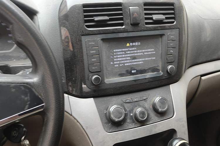 Used GAC Gonow Starry 2014 1.5L Luxury Model Audio And AC Panel