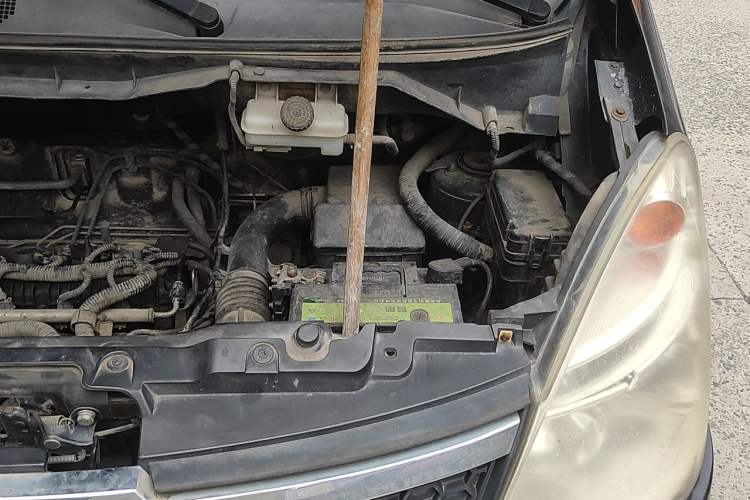 Used GAC Gonow Starry 2014 1.5L Luxury Model Engine Bay Left