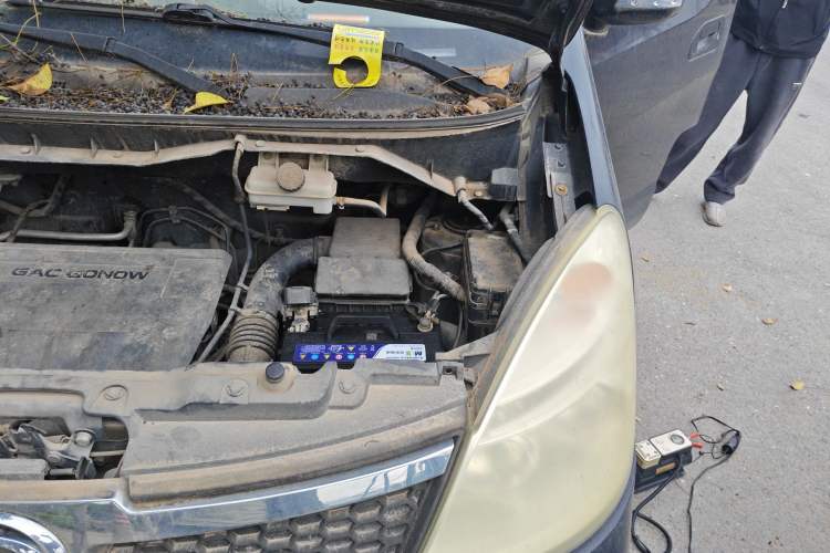 Used GAC Gonow Starry 2014 1.5L Comfort Model Engine Bay Left