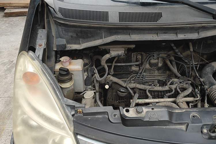 Used GAC Gonow Starry 2014 1.5L Luxury Model Engine Bay Right