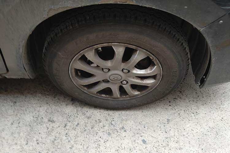 Used GAC Gonow Starry 2014 1.5L Luxury Model Right Front Wheel Hub