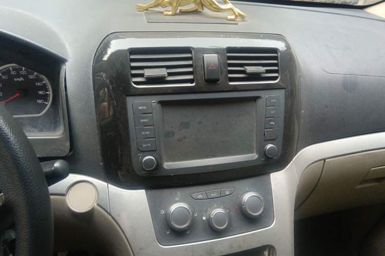 Used GAC Gonow Starry 2014 1.5L Luxury Model Audio And AC Panel