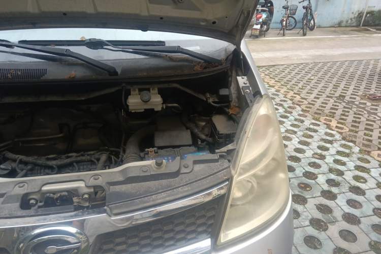 Used GAC Gonow Starry 2014 1.5L Luxury Model Engine Bay Left