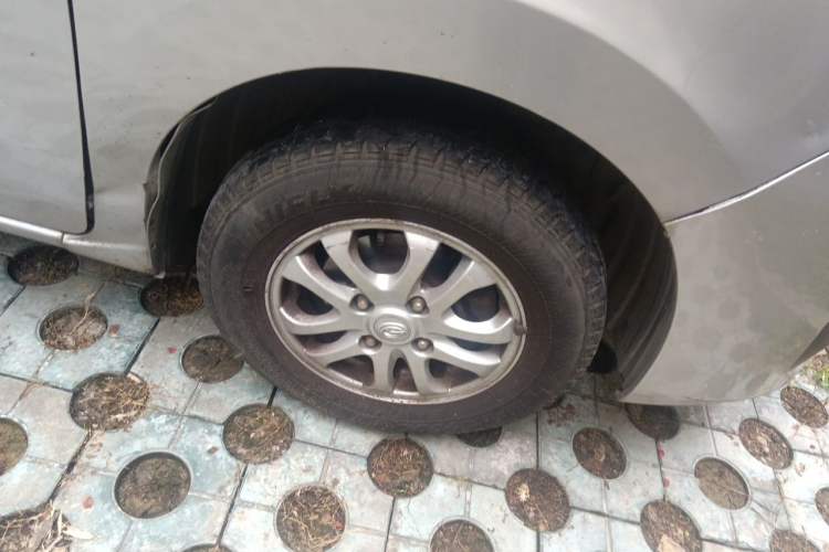 Used GAC Gonow Starry 2014 1.5L Luxury Model Right Front Wheel Hub