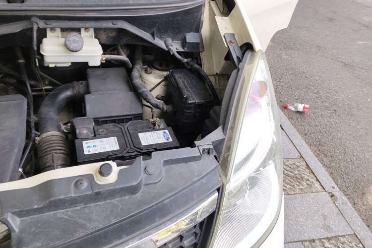 Used GAC Gonow Starry 2014 1.5L Luxury Model Engine Bay Left