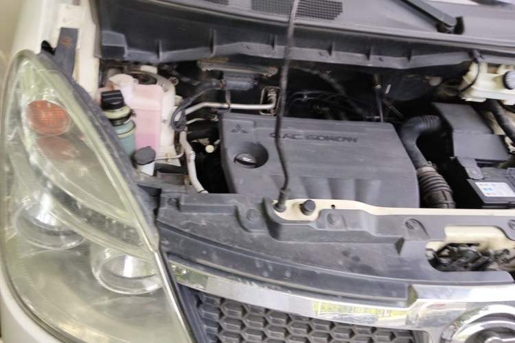 Used GAC Gonow Starry 2014 1.5L Luxury Model Engine Bay Right
