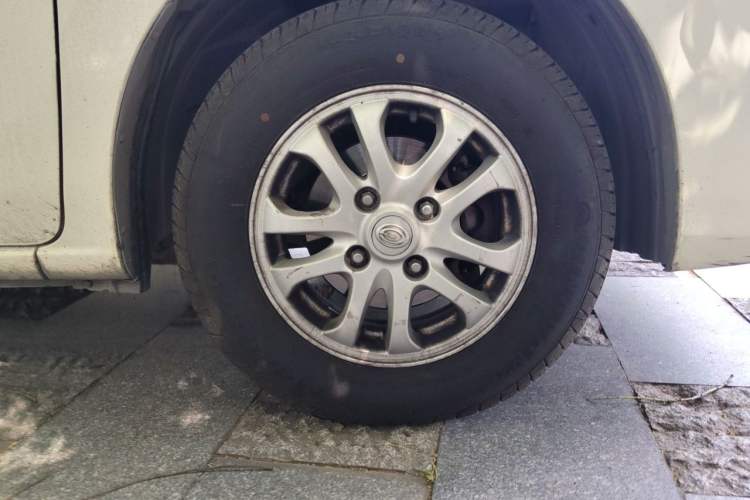 Used GAC Gonow Starry 2014 1.5L Luxury Model Right Front Wheel Hub