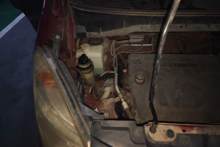 Used GAC Gonow Starry 2015 1.5L Elite Model Engine Bay Right