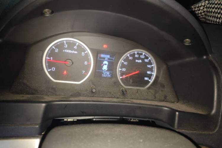 Used GAC Gonow Starry 2015 1.5L Elite Model Odometer Close Up