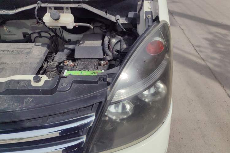 Used GAC Gonow Starry 2015 1.5L Elite Model Engine Bay Left