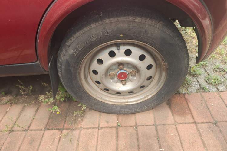 Used GAC Gonow Xingwang 2010 1.0L Base Version (Air Conditioning) Right Front Wheel Hub