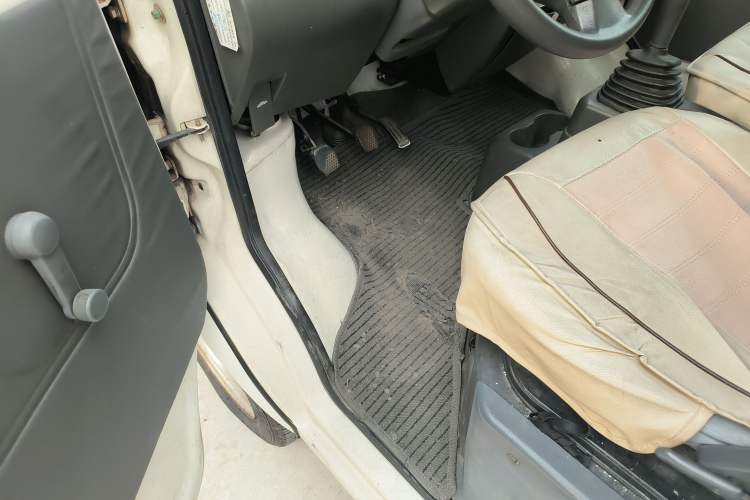 Used GAC Gonow Xingwang 2012 1.0L Luxury Model Driver Seat