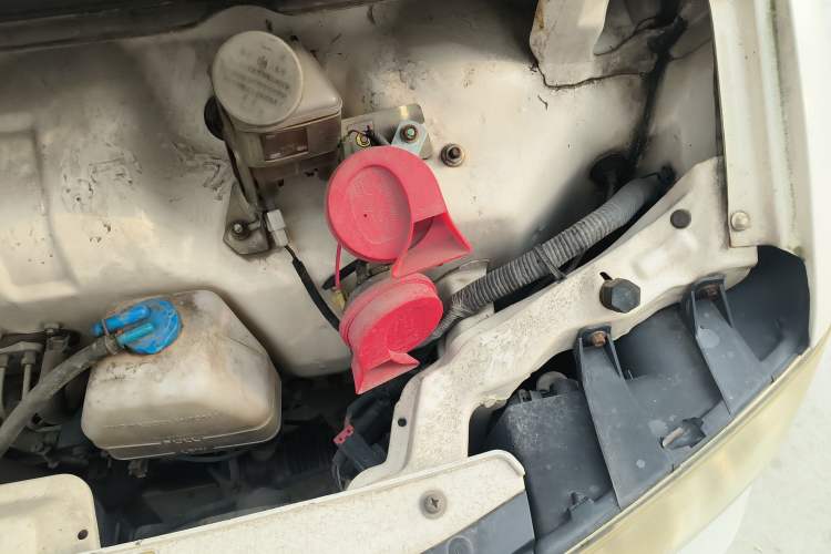 Used GAC Gonow Xingwang 2012 1.0L Luxury Model Engine Bay Left