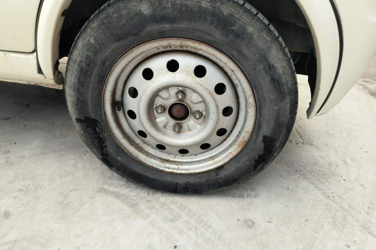 Used GAC Gonow Xingwang 2012 1.0L Luxury Model Right Front Wheel Hub