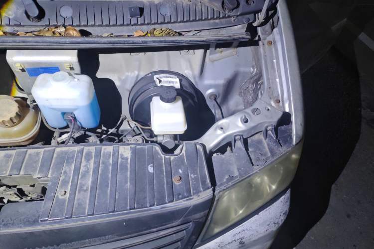 Used GAC Gonow Xingwang CL 2014 1.2L Elite Edition GA4G12 Engine Bay Left