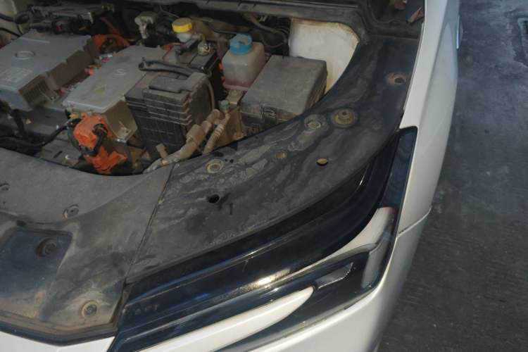 Used GAC Group EA6 2021 Luxury Edition Engine Bay Left
