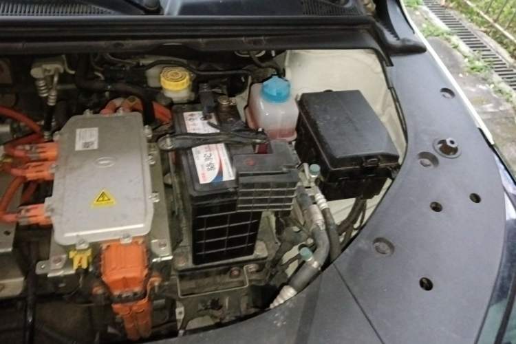 Used GAC Group EA6 2021 Luxury Edition Engine Bay Left