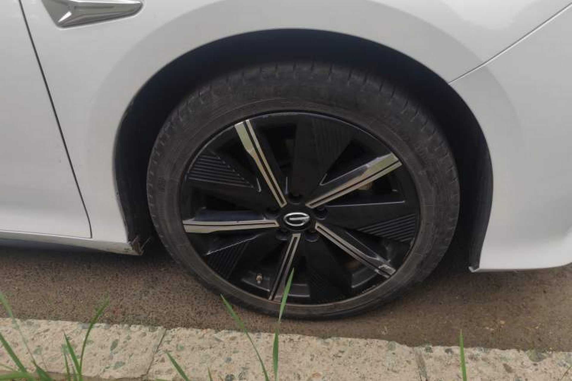 Used GAC Group EA6 2021 Deluxe Edition Right Front Wheel Hub