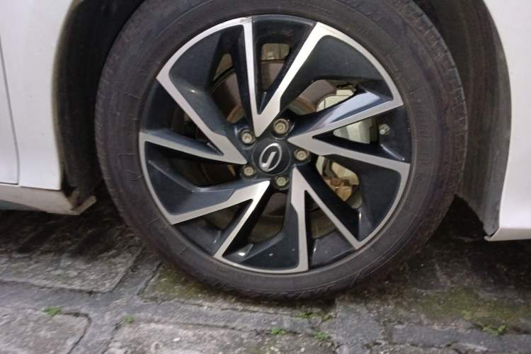Used GAC Group EA6 2021 Luxury Edition Right Front Wheel Hub