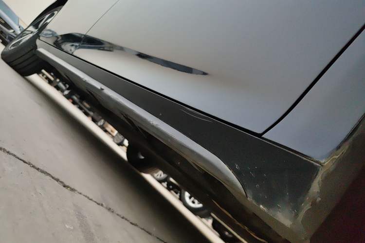 Used GAC Group Toyota iA5 2019 Luxury Edition Right Side Sill