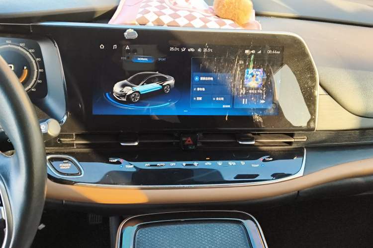 Used GAC Group Toyota iA5 2019 Luxury Edition Audio And AC Panel