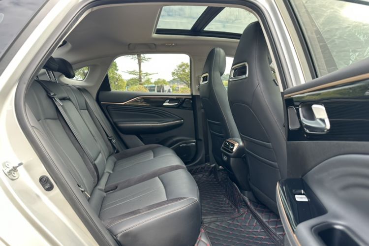Used GAC Group Toyota iA5 2019 Luxury Edition Interior 12
