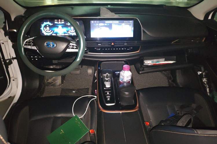 Used GAC Group Toyota iA5 2019 Luxury Edition Center Console