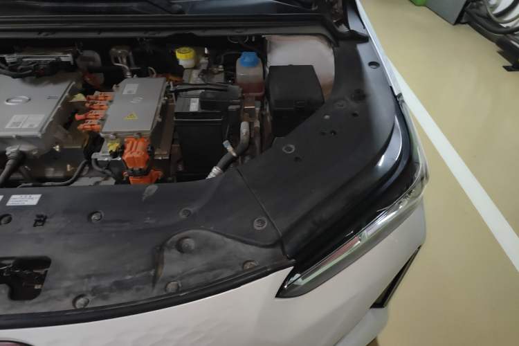 Used GAC Group Toyota iA5 2019 Luxury Edition Engine Bay Left