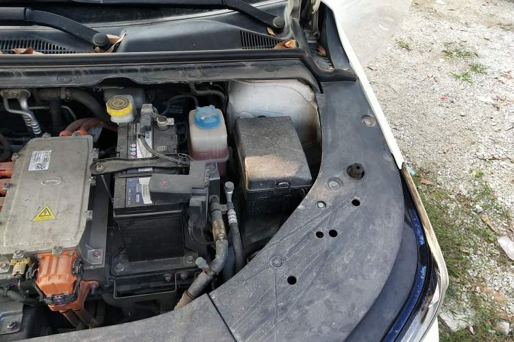 Used GAC Group Toyota iA5 2019 Luxury Edition Engine Bay Left